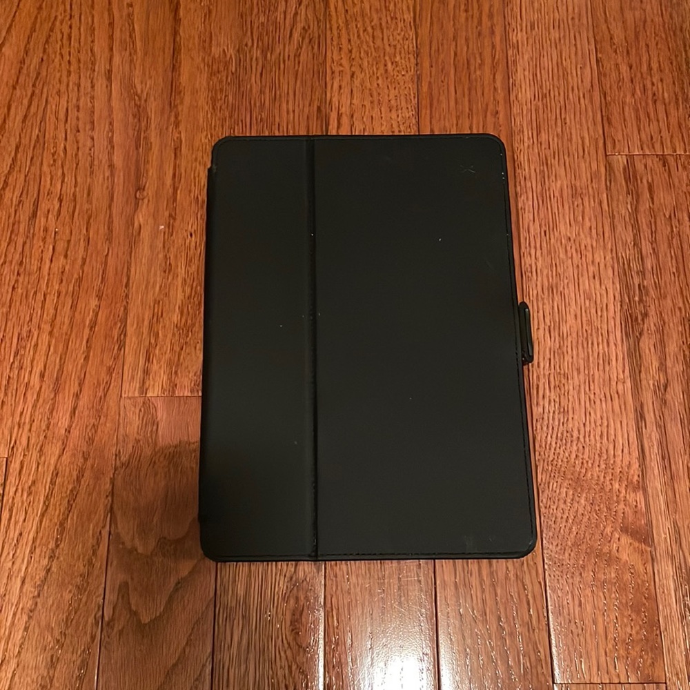 Speck iPad case-black